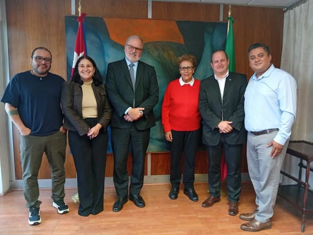 embajador-cubano-agradece-solidaridad-de-activista-politica-mexicana
