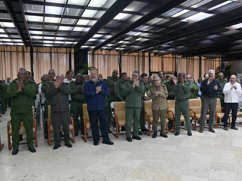 diaz-canel-felicita-a-combatientes-de-la-seguridad-personal-de-cuba