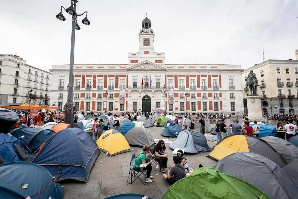 acampada-en-puerta-del-sol-espana-tiene-un-serio-problema
