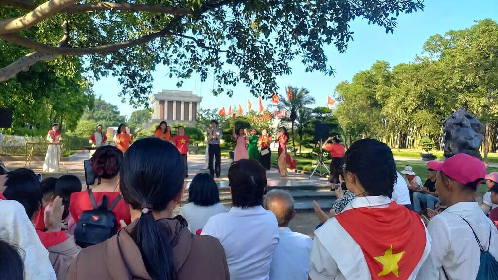 homenajes-a-ho-chi-minh-y-visitas-a-sitios-historicos-en-fecha-patria