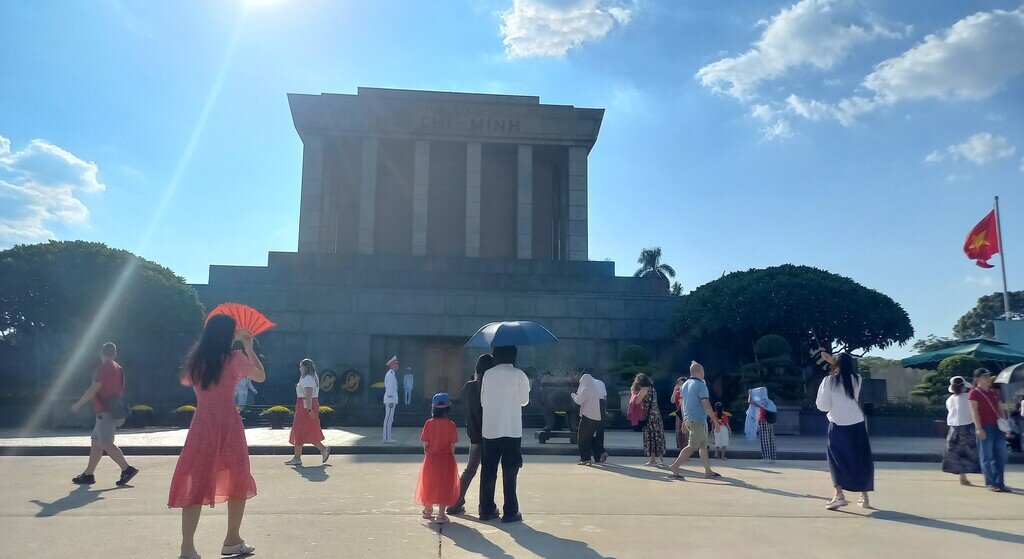 homenajes-a-ho-chi-minh-y-visitas-a-sitios-historicos-en-fecha-patria