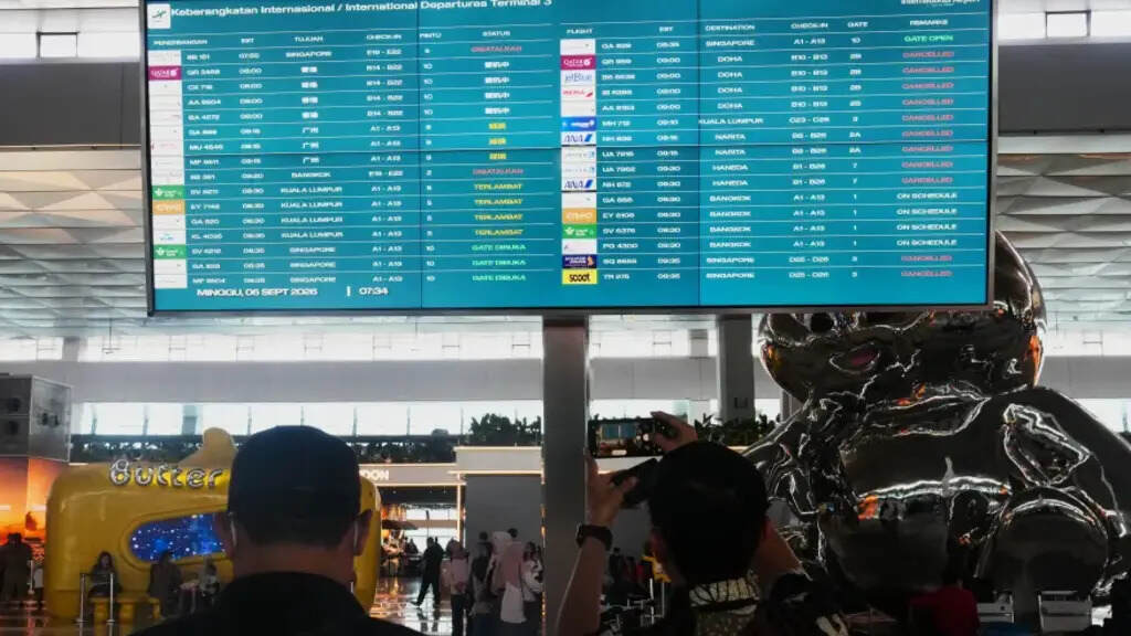 indonesia-comienza-a-reabrir-aeropuertos-pese-amenazas-de-volcan