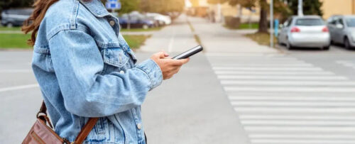 italia-preve-multas-a-peatones-distraidos-con-el-movil-en-las-calles