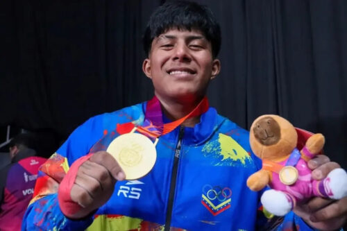 venezolano-rodriguez-impone-record-mundial-en-pesas-en-santa-fe-2026