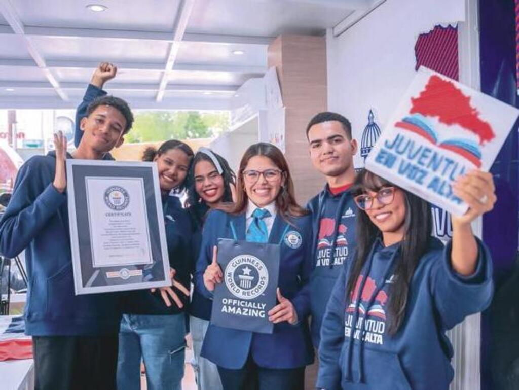 jovenes-dominicanos-recuperan-record-guinness-de-lectura-en-voz-alta