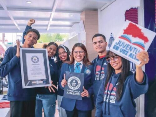 jovenes-dominicanos-recuperan-record-guinness-de-lectura-en-voz-alta