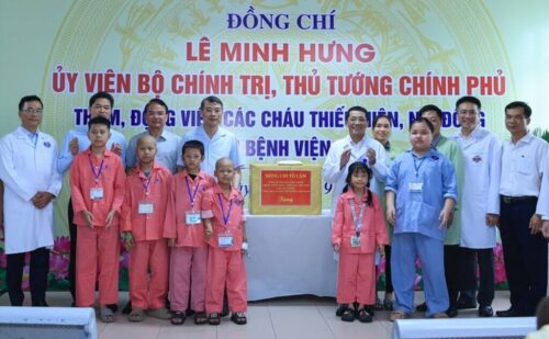 en-dia-de-festival-de-medio-otono-vietnam-anima-a-ninos-enfermos