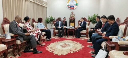 viceprimer-ministro-laosiano-recibe-a-embajadora-y-rector-cubanos