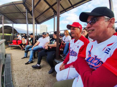 recuerdan-en-rusia-centenario-de-fidel-castro-con-juego-de-beisbol