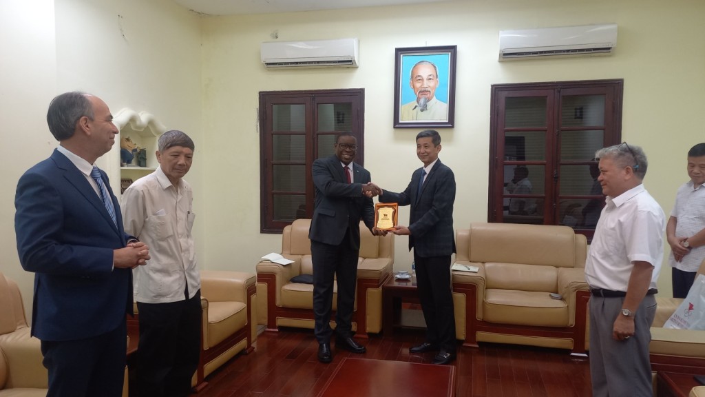 vietnam-y-cuba-evaluan-potencialidades-para-elevar-lazos-deportivos