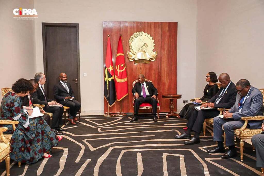 presidente-de-angola-dialogo-con-invitados-a-bienal-de-luanda