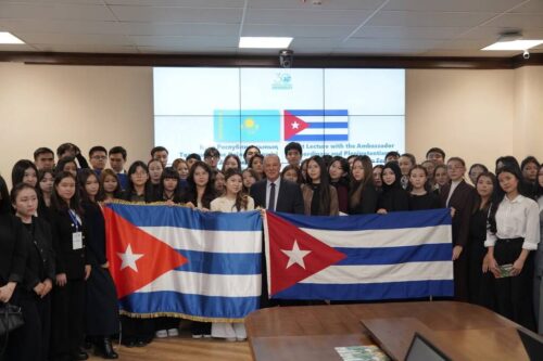 universitarios-kazajos-condenan-bloqueo-de-eeuu-contra-cuba