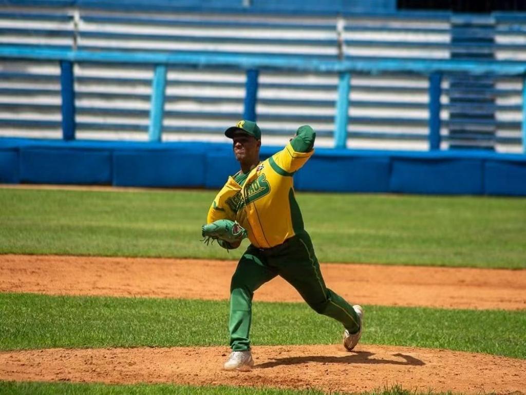 vegueros-siguen-imbatibles-en-el-beisbol-cubano