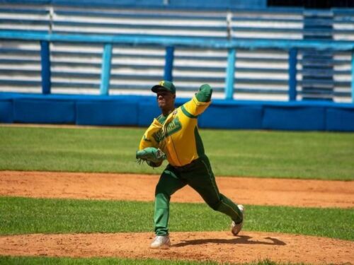 vegueros-siguen-imbatibles-en-el-beisbol-cubano