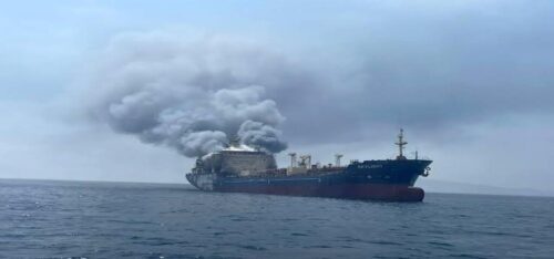 incendio-en-un-petrolero-tras-impacto-de-proyectil-en-ormuz