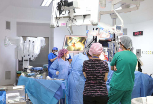 realizan-en-chile-primera-cirugia-robotica-de-cancer-de-mama