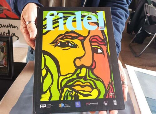 presentan-en-chile-el-libro-grafico-fidel-cien-anos