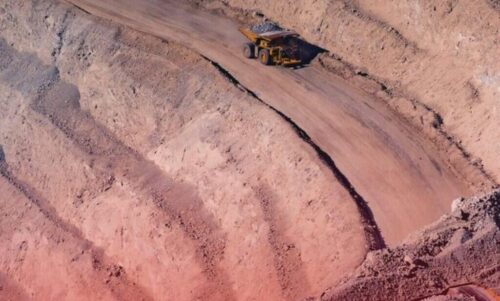 mineros-chilenos-inician-huelga-por-mejoras-salariales