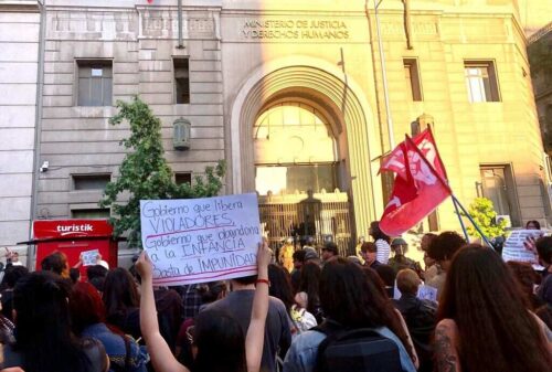 en-el-parlamento-y-en-la-calle-piden-en-chile-renuncia-de-ministro
