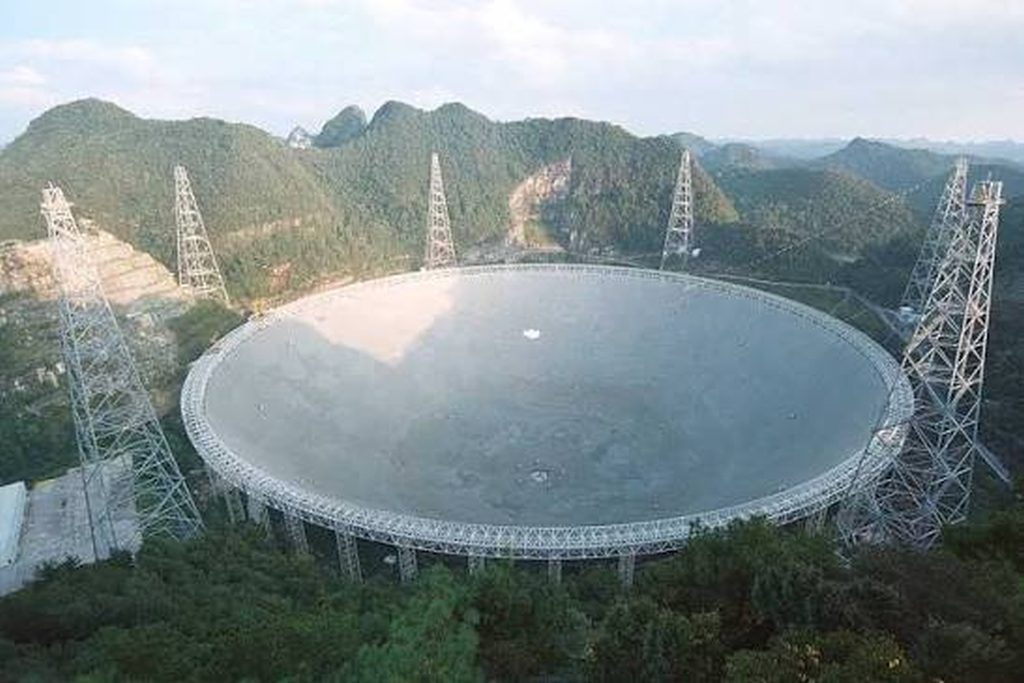china-descubre-sistema-triple-de-estrellas-con-radiotelescopio-fast