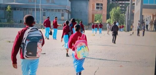 ninos-en-mekelle-region-etiope-de-tigray-regresan-a-las-aulas
