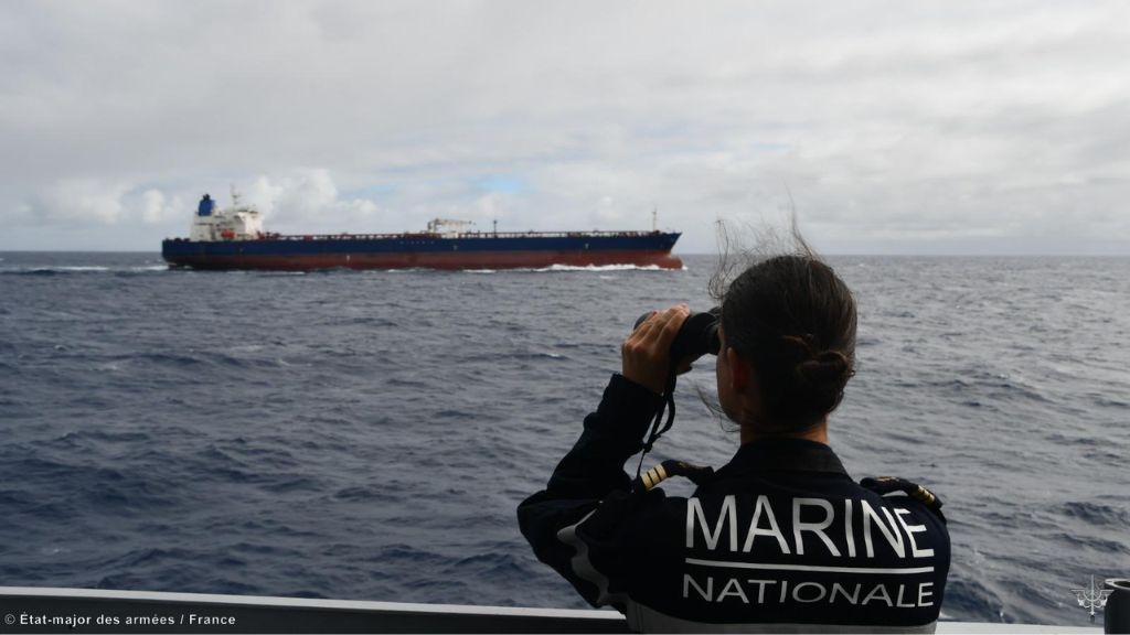 rusia-califica-de-pirateria-detencion-de-petrolero-por-francia