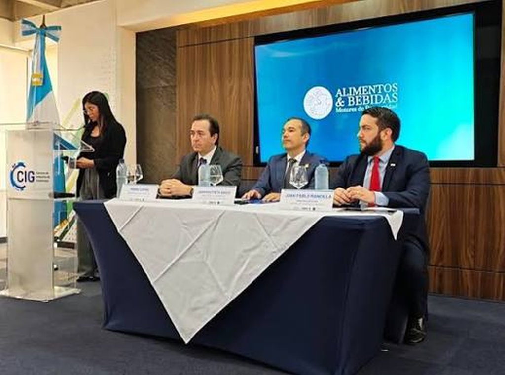 abre-sexto-foro-de-la-industria-de-alimentos-de-guatemala