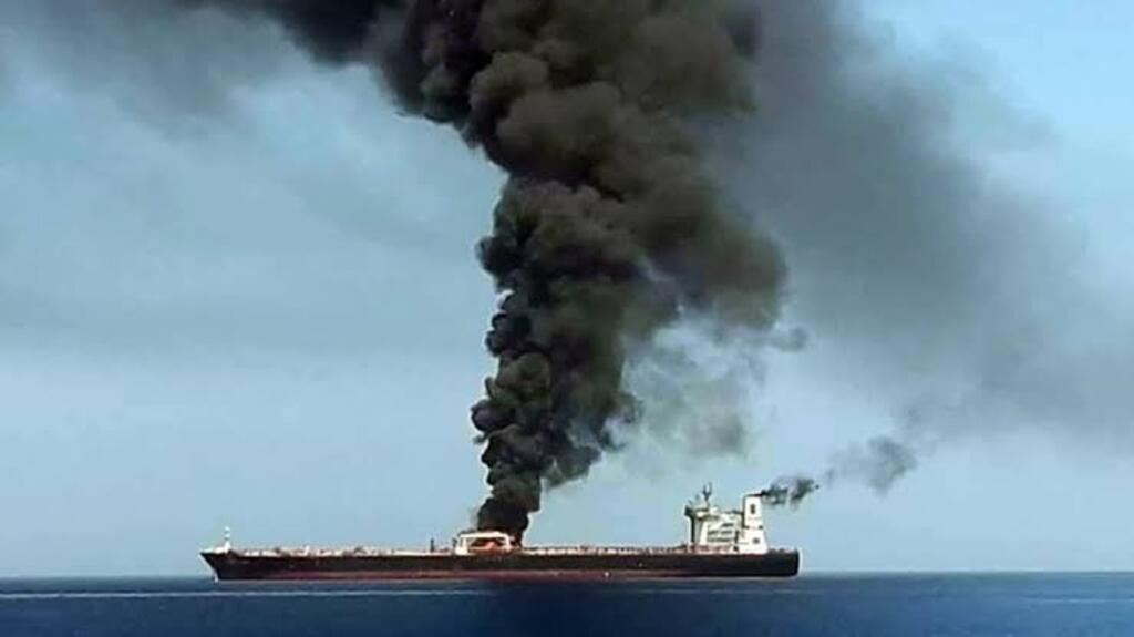 un-petrolero-explota-tras-chocar-con-una-mina-en-estrecho-de-ormuz