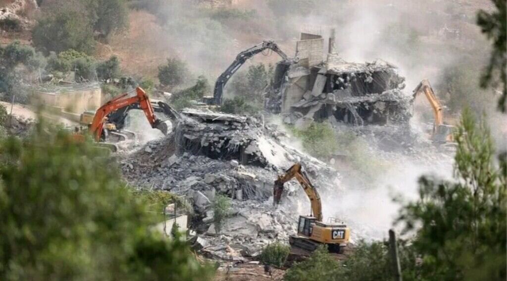 israel-obliga-a-dos-familias-palestinas-a-demoler-sus-viviendas-2