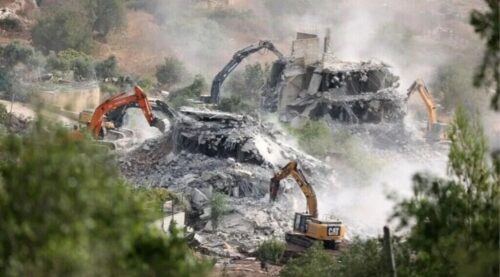 israel-obliga-a-dos-familias-palestinas-a-demoler-sus-viviendas-2