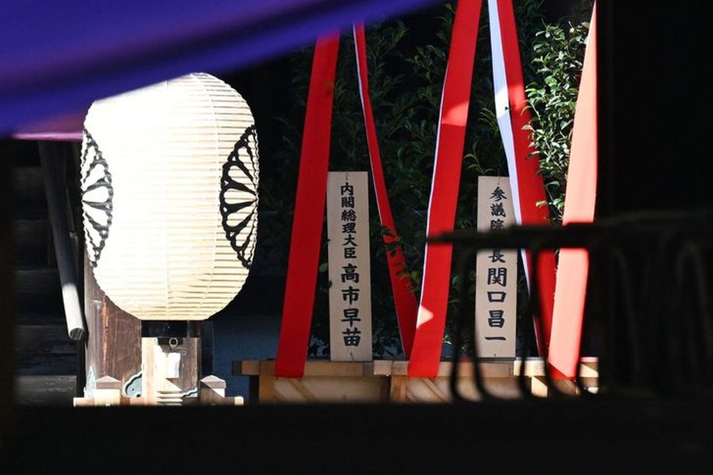 primera-ministra-de-japon-manda-ofrenda-a-polemico-santuario