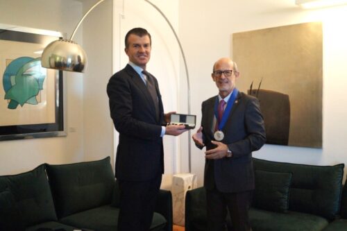 presidente-del-parlatino-recibe-reconocimiento-en-roma