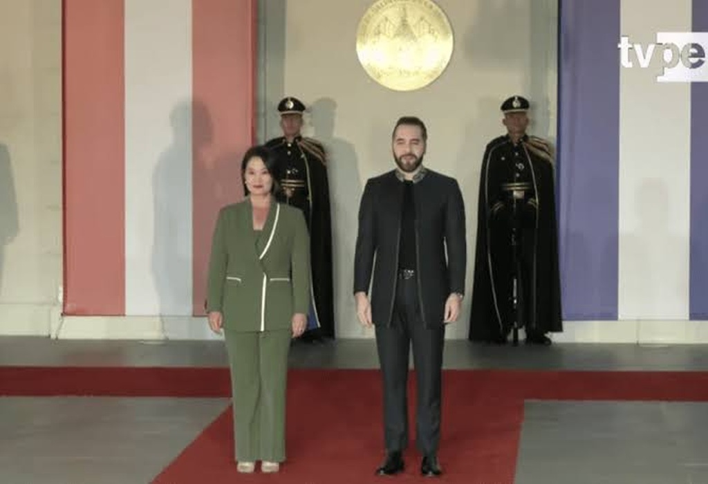 bukele-recibe-con-honores-a-presidenta-peruana