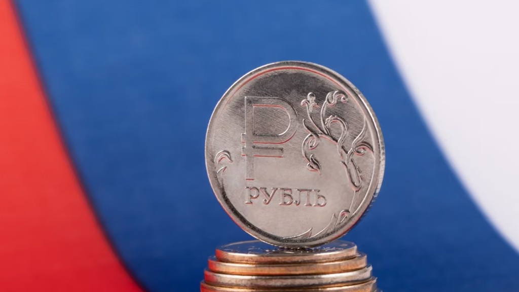 el-rublo-ruso-podria-situarse-por-debajo-de-los-80-por-dolar