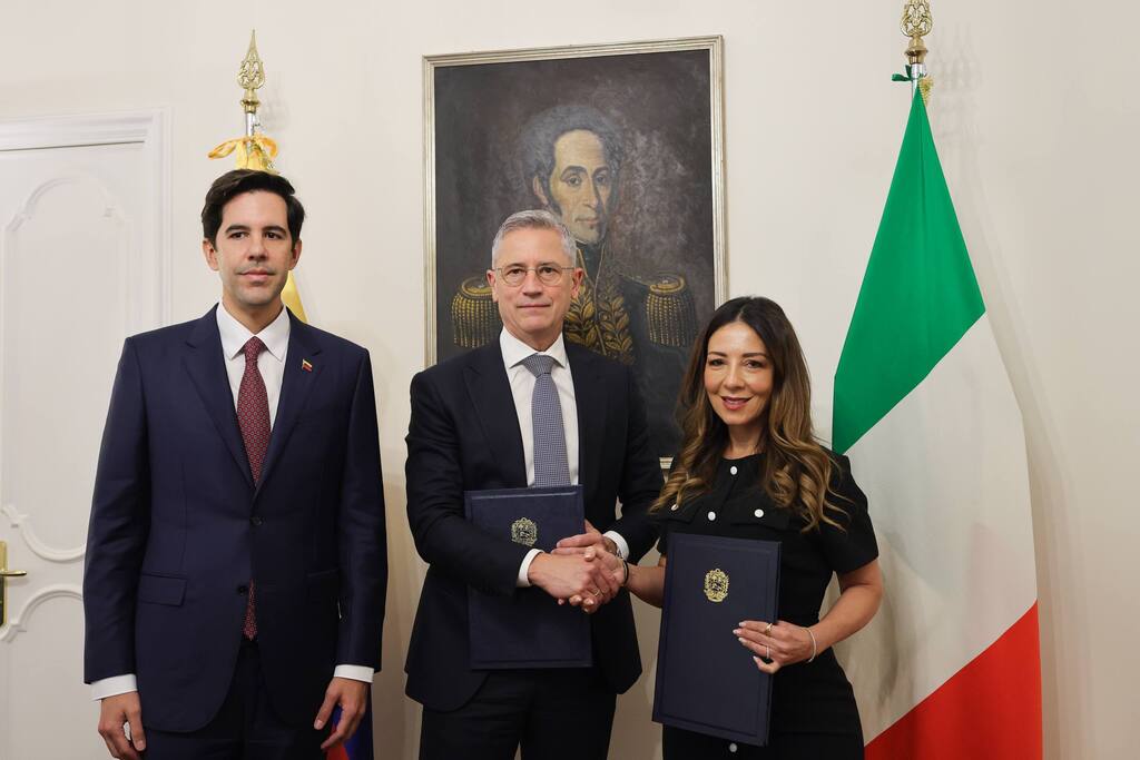 venezuela-e-italia-firman-acuerdo-para-restituir-vuelos-caracas-roma