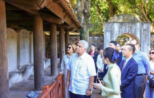 presidente-panameno-visita-milenaria-universidad-vietnamita