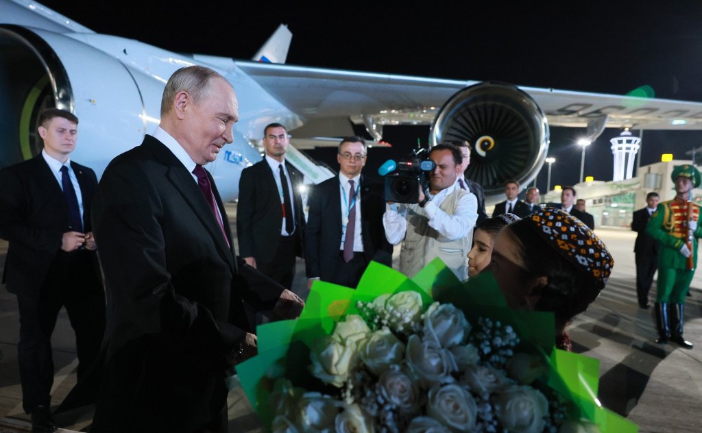 putin-llego-a-la-cumbre-de-la-cei-en-turkmenistan