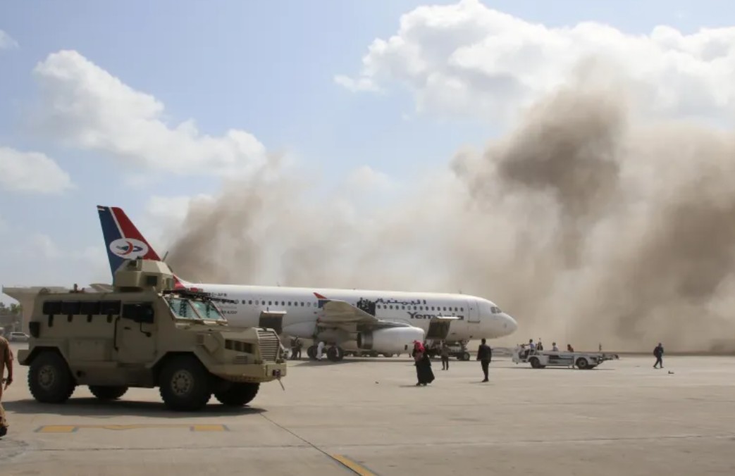 aeropuerto-de-aden-en-yemen-reanuda-operaciones-tras-ataque-huti